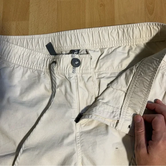 Vuori Ripstop Pant in Natural Medium Gorpcore Activewear Utility - Picture 9 of 16